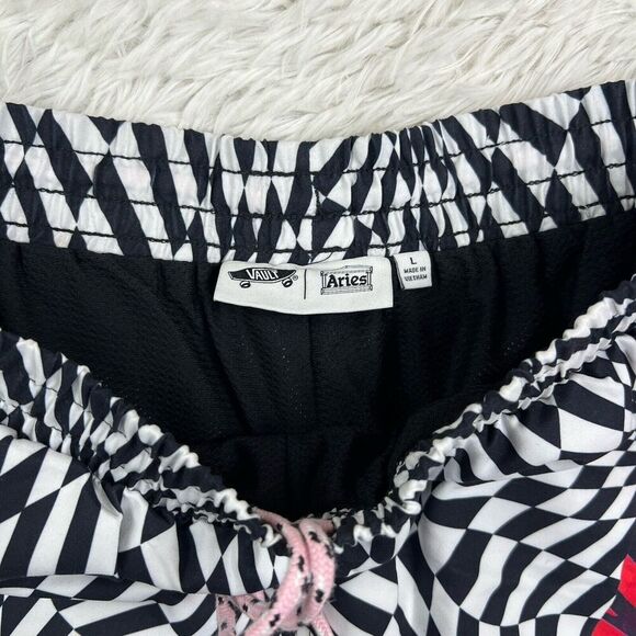 VANS Vault Aries Relaxed Short White/Black/Red VN0A5GYIZ0E Size L MSRP $120 - Picture 5 of 10